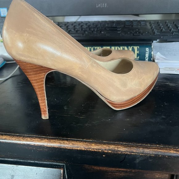 Women's Tan platform Pump - Picture 3 of 4
